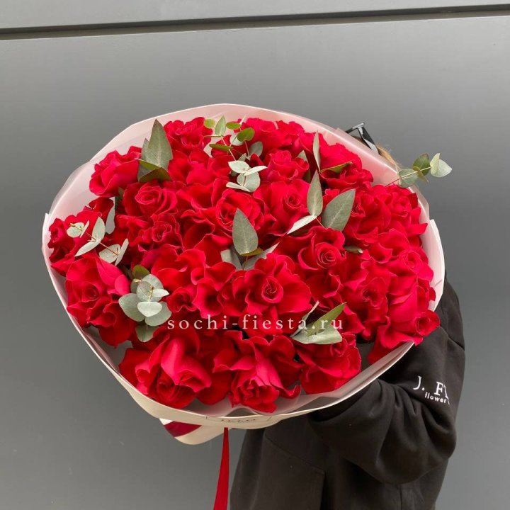 23 Красных французских роз в Владивостоке