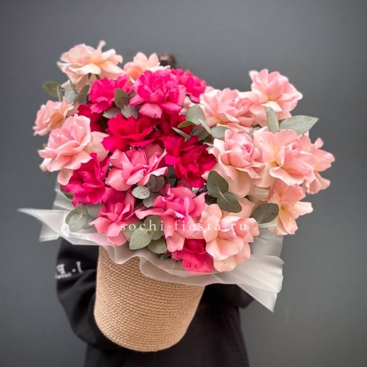 23 Французские розы Микс в боксе в Владивостоке