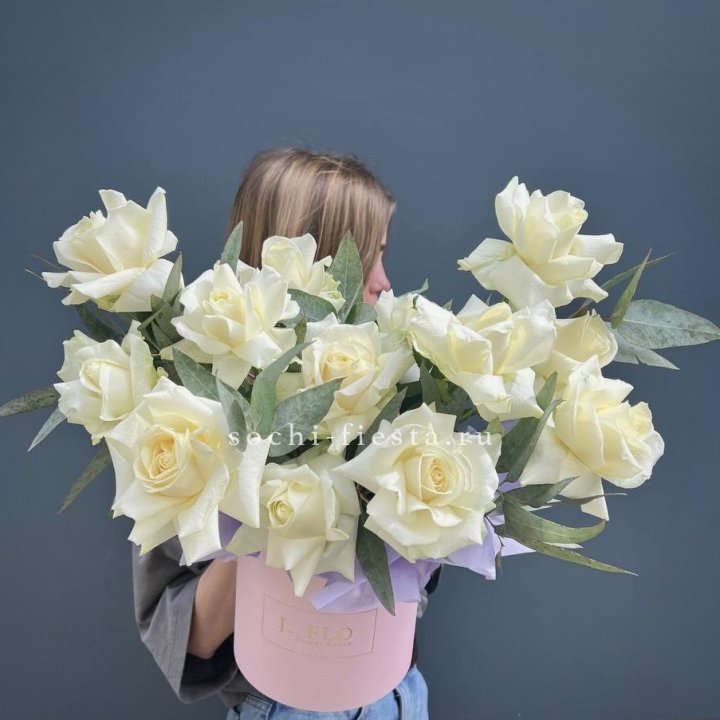 15 Французских роз в боксе в Владивостоке