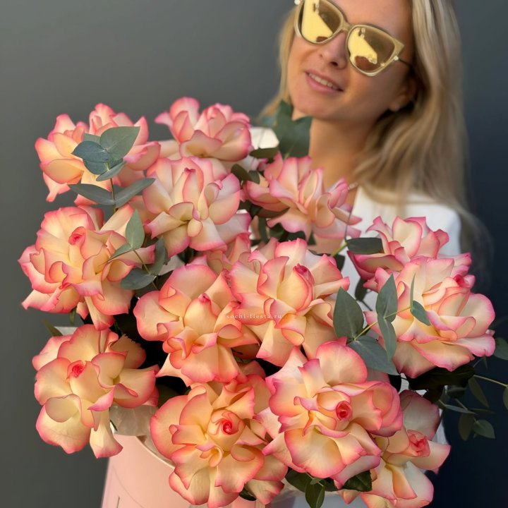 15 французских  роз Джумилия в боксе в Владивостоке