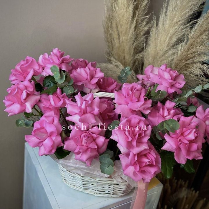 25 роз в цветочной корзине Пинк в Владивостоке