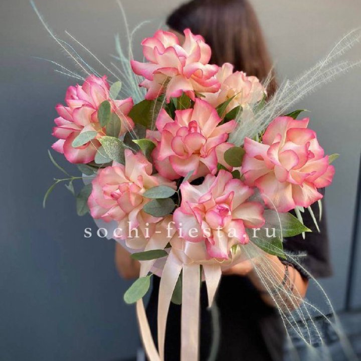 9 Французских роз Джумилия в боксе в Владивостоке