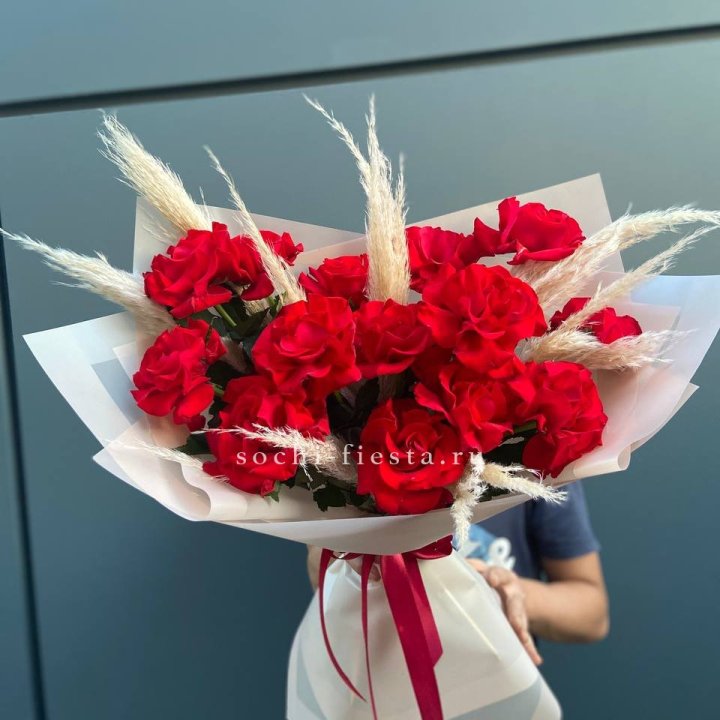 15 Красных французских розы в Владивостоке
