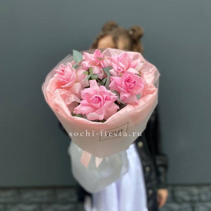 5 французских розовых роз  в Владивостоке