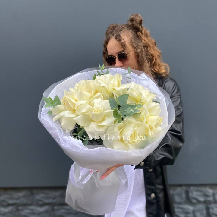 7 Белых французских роз  в Владивостоке