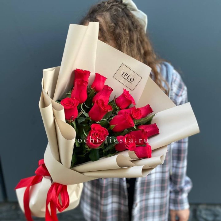 15 красных роз в Владивостоке