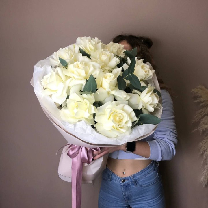 11 Белых французских роз "Вайт найс" в Владивостоке
