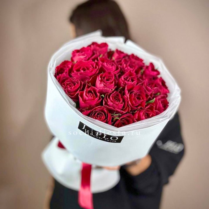 Букет красных роз мадам ред в Владивостоке