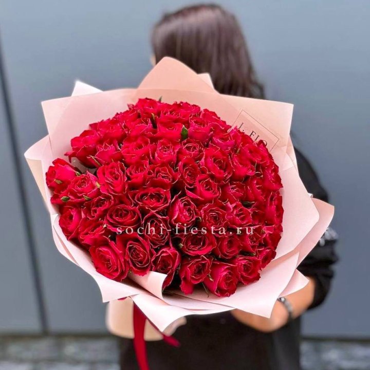 55 кенийских роз в Владивостоке