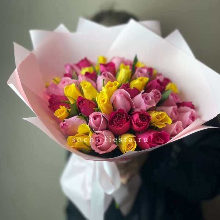 Букет из 51 розы Микс (Кения) в Владивостоке