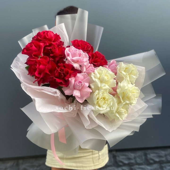 Микс из 17 роз в Владивостоке