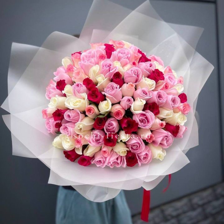 101 разноцветная роза "Карусель" в Владивостоке