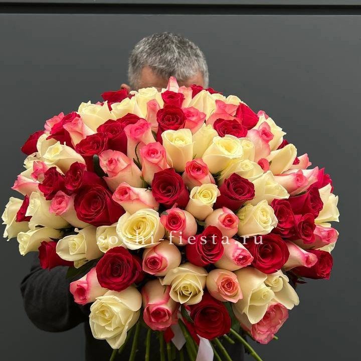 101 разноцветная роза "Джули" в Владивостоке