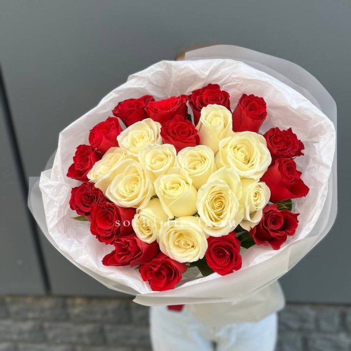 27 роз микс в Владивостоке