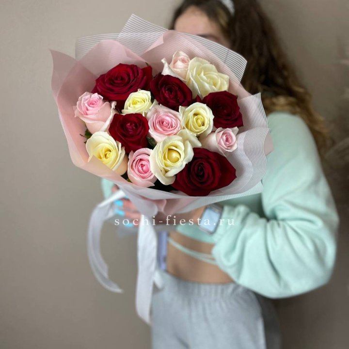 15 роз "Карусель" в Владивостоке