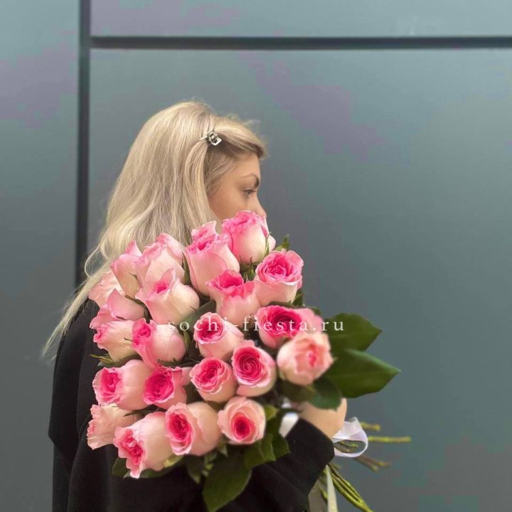  25 розовых роз в Владивостоке