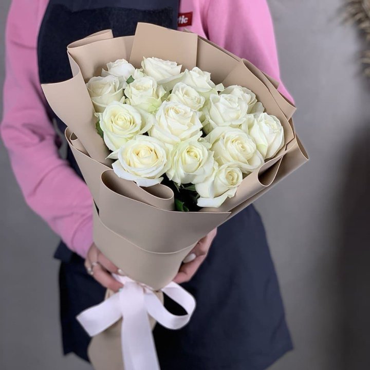 15 белых роз миракли в Владивостоке