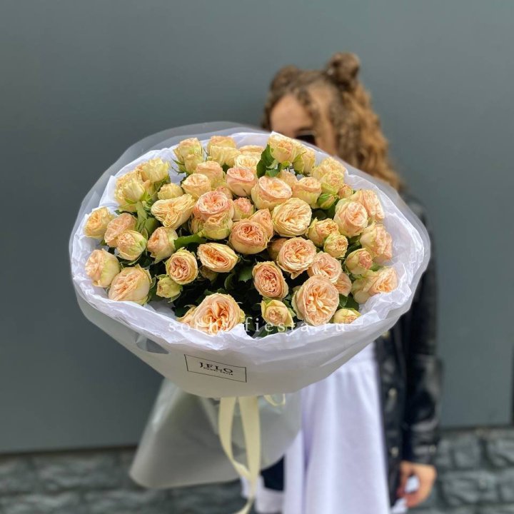 15 пионовидных роз в Владивостоке