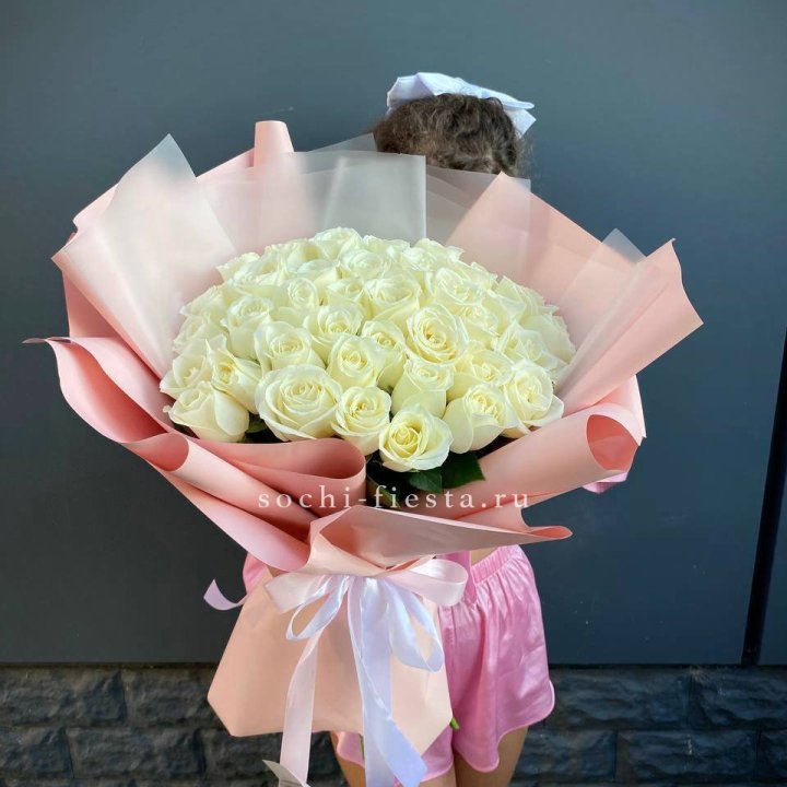 35 белых роз в Владивостоке