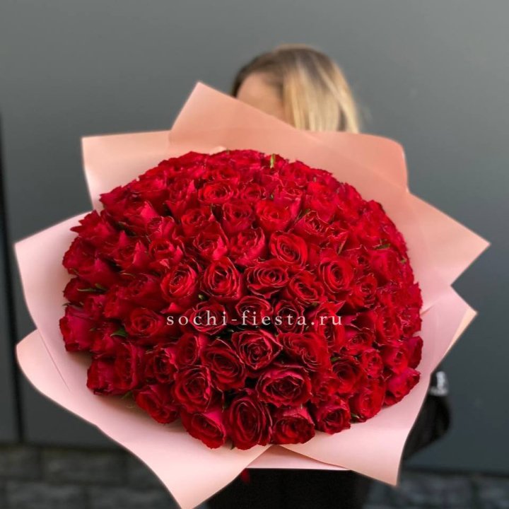 101 роза мадам ред в Владивостоке