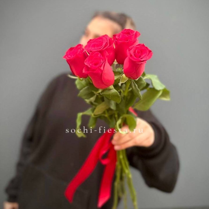 Букет 5 красных роз  в Владивостоке
