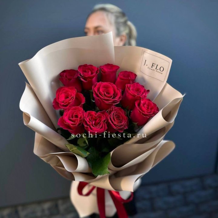 Букет красных роз "Наоми" в Владивостоке