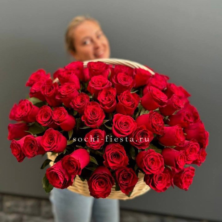 101 красная роза в корзине   в Владивостоке