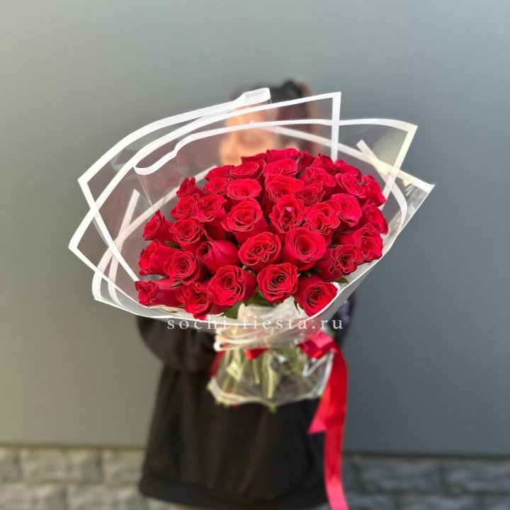 31 красная роза в Владивостоке