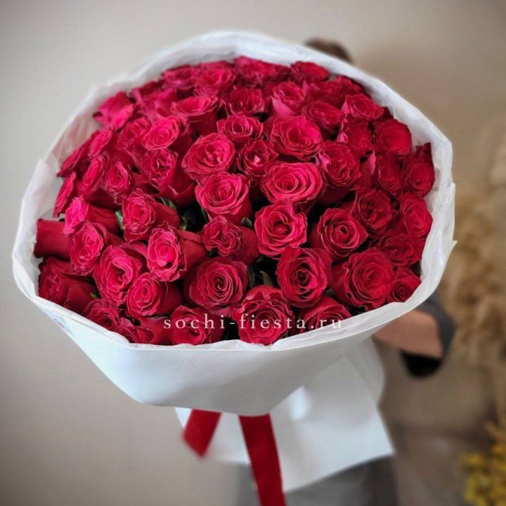 65 красных роз вайт в Владивостоке