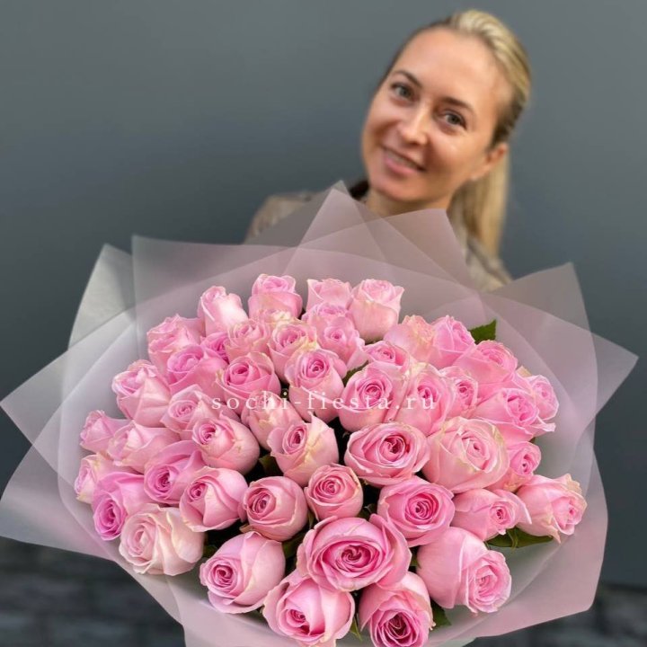 51 розовая роза в Владивостоке