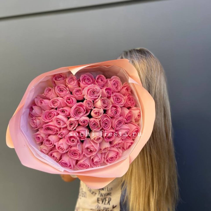 55 розовых роз в Владивостоке