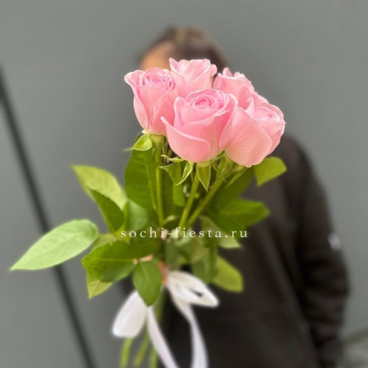 Букет 5 розовых роз  в Владивостоке
