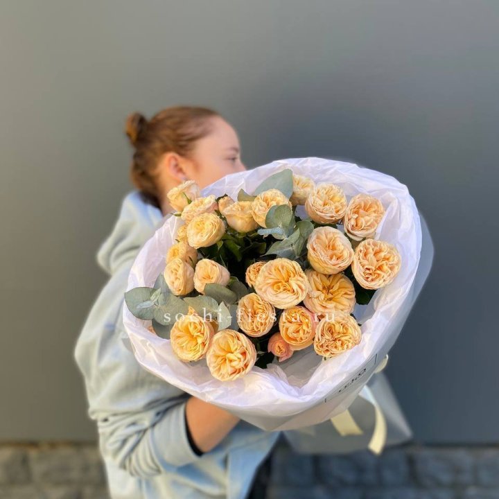 7 пионовидных роз в Владивостоке