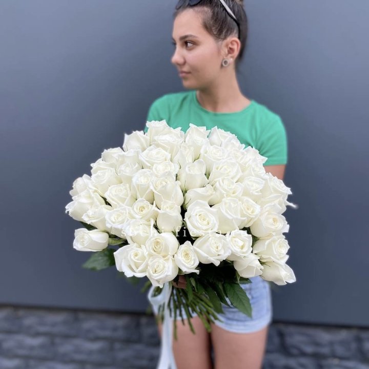 51 белая роза в Владивостоке