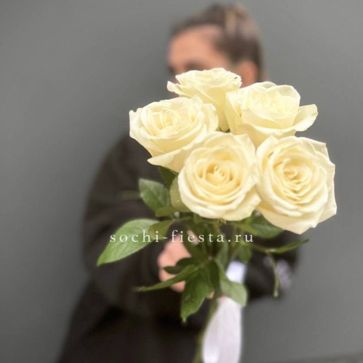 Букет 5 белых роз  в Владивостоке