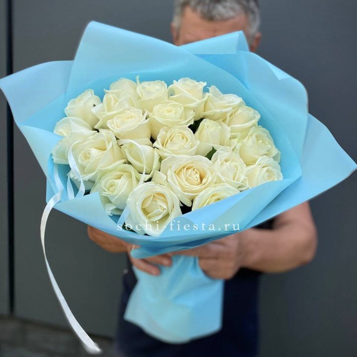 21 белая роза в Владивостоке
