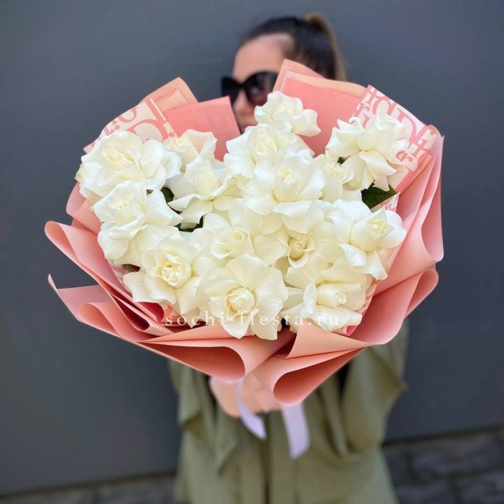 Белые розы "Аморе" в Владивостоке