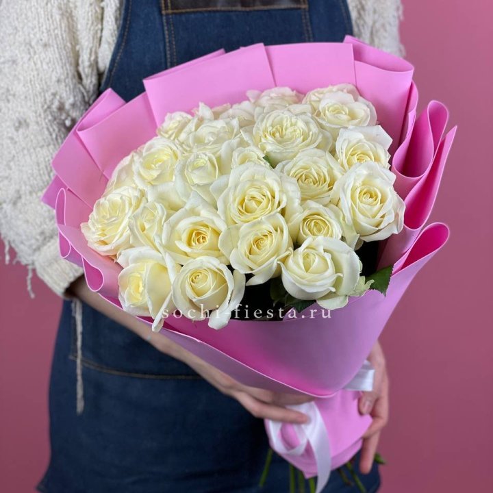 25 белых роз в Владивостоке