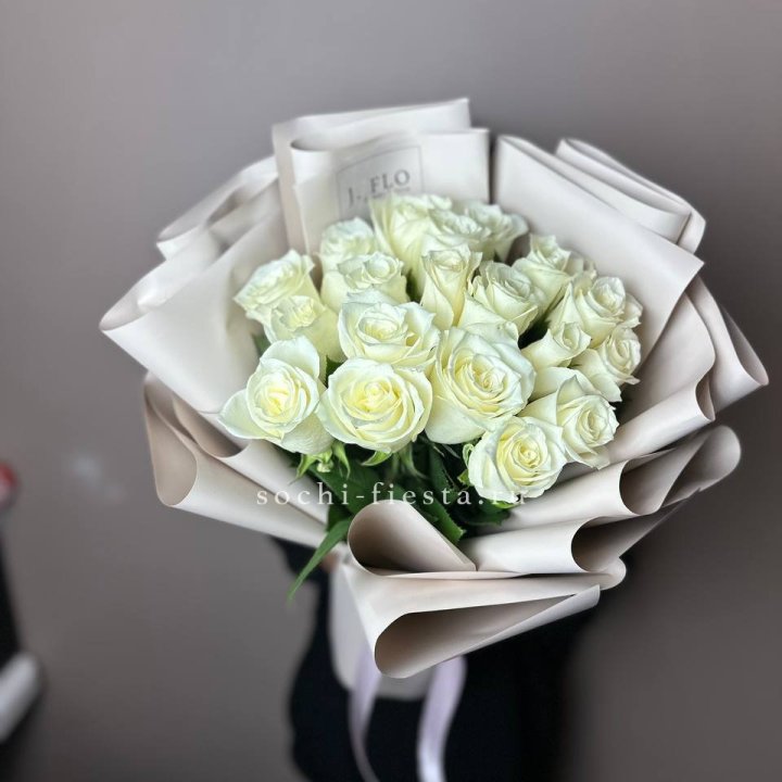19 белых роз  в Владивостоке