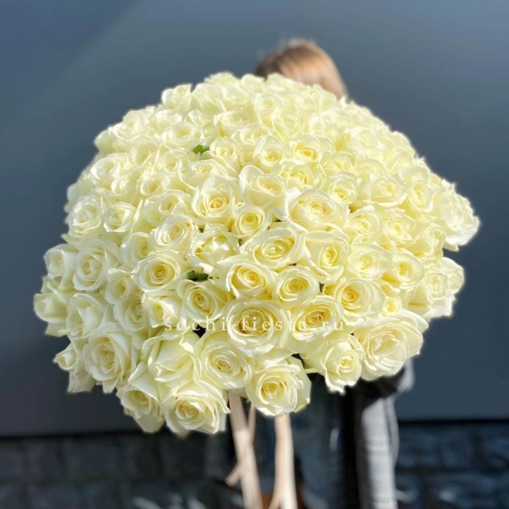 Букет  из 101 белой розы  в Владивостоке