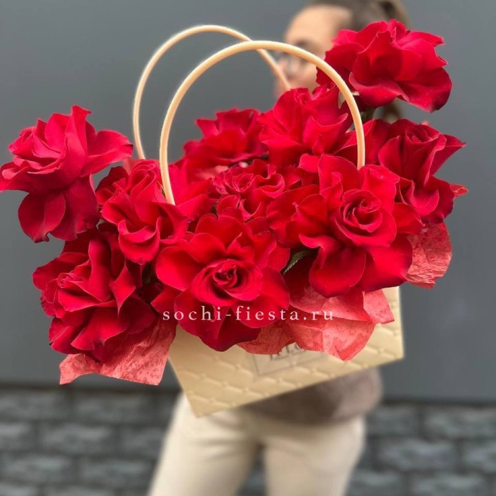 Французские розы в сумочке в Владивостоке