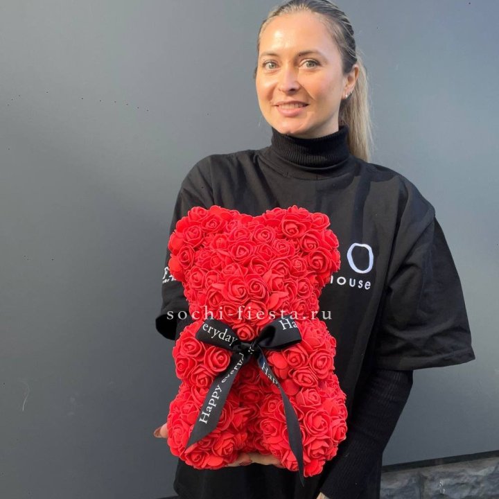 Медведь из роз красный в Владивостоке