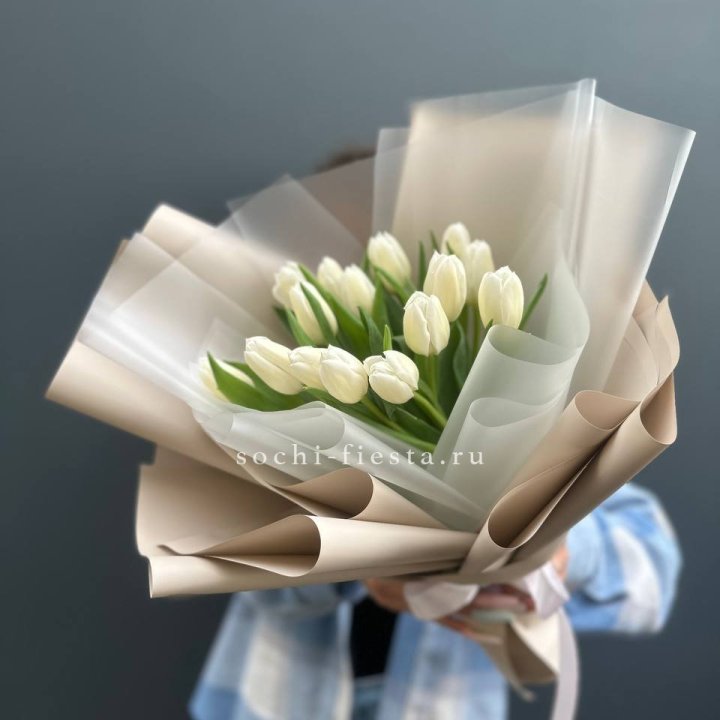 Букет из 15 белых тюльпанов в Владивостоке