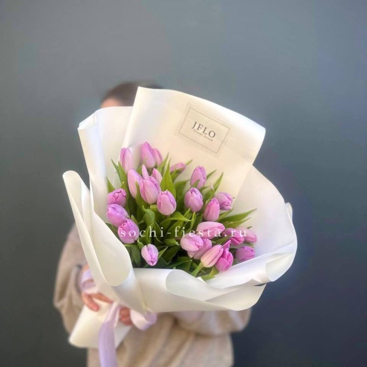 25 сиреневых тюльпанов в Владивостоке