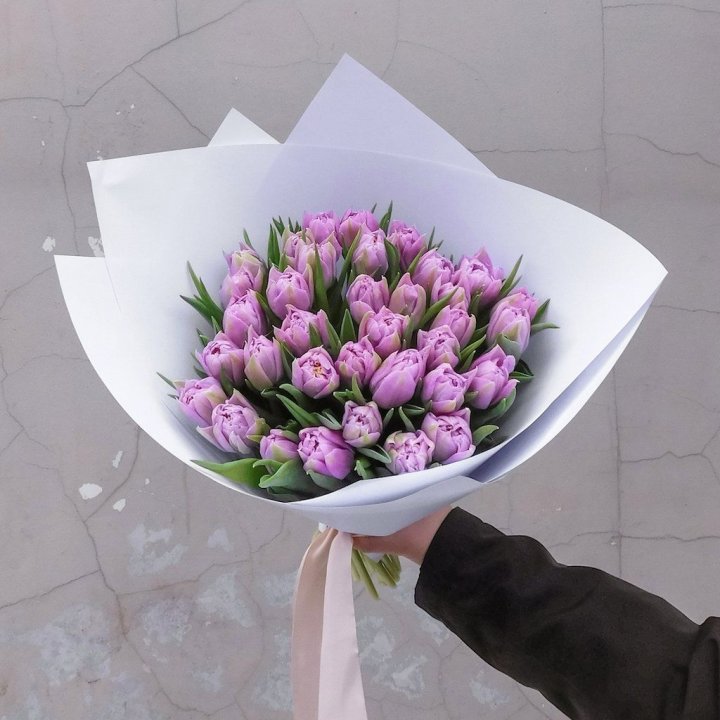 35 сиреневых тюльпанов в Владивостоке