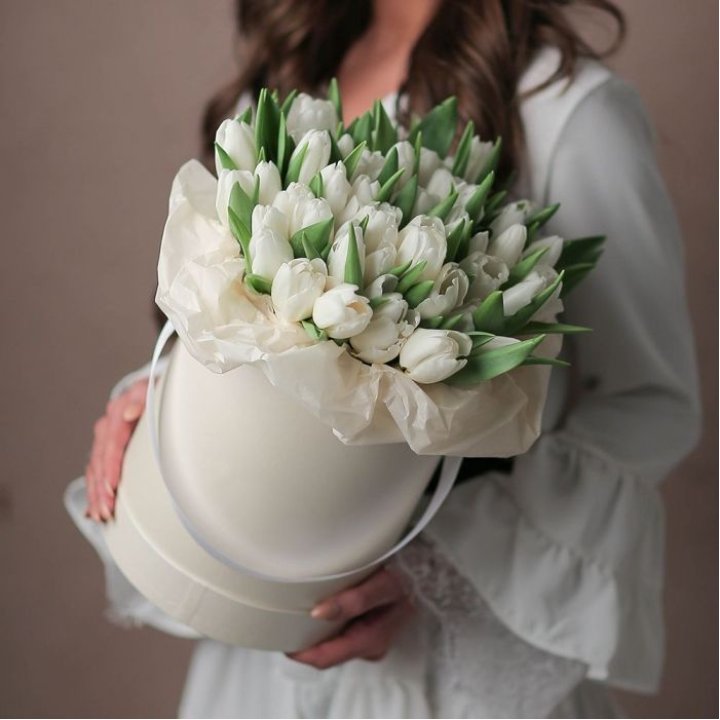 Тюльпаны в цилиндре  в Владивостоке