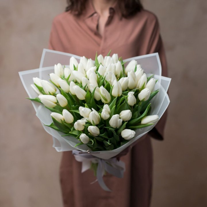 51 белый тюльпан в Владивостоке