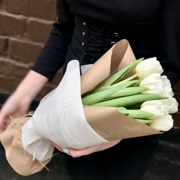 Букет белых тюльпанов в Владивостоке