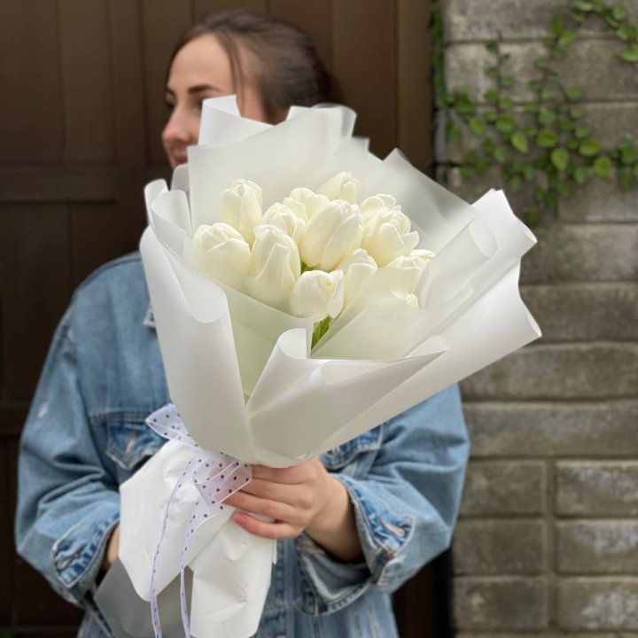 Букет белоснежных тюльпанов в Владивостоке